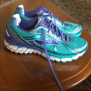 Brooks Adrenaline GTS Women’s Running sneakers